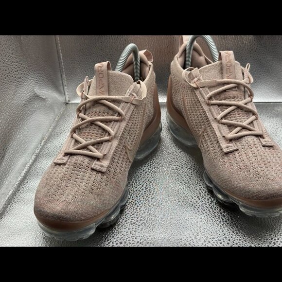 Size 9 - Nike Women’s‎ Air VaporMax 2022 Flyknit Shoes Pink Oxford DJ9975-600 - Picture 3 of 8